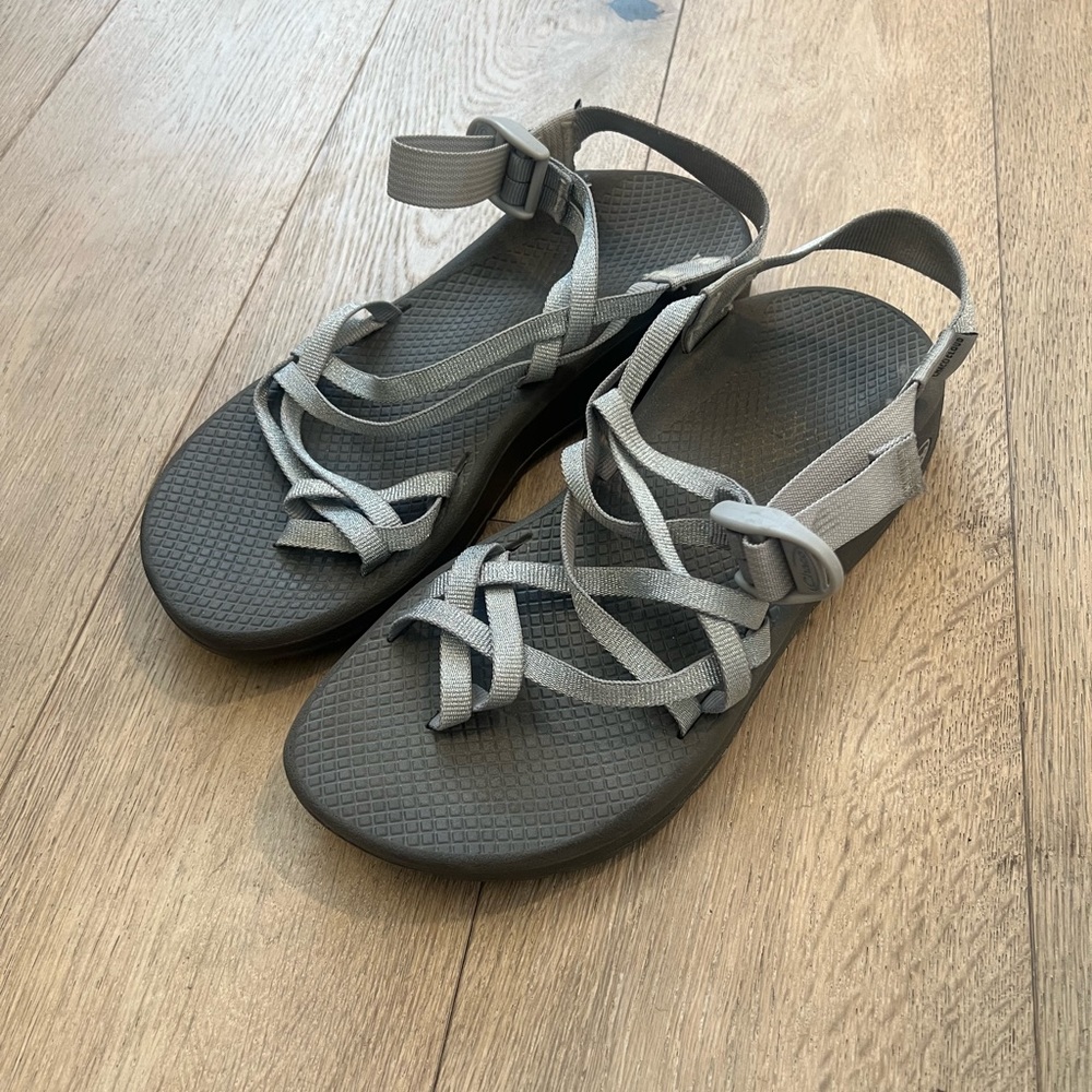 Chacos women 9 silver metallic Z Cloud